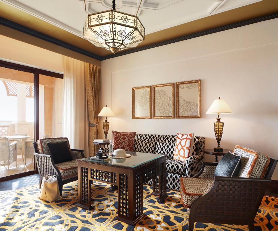 تور دبی با هتل Jumeirah Al Qasr hotel